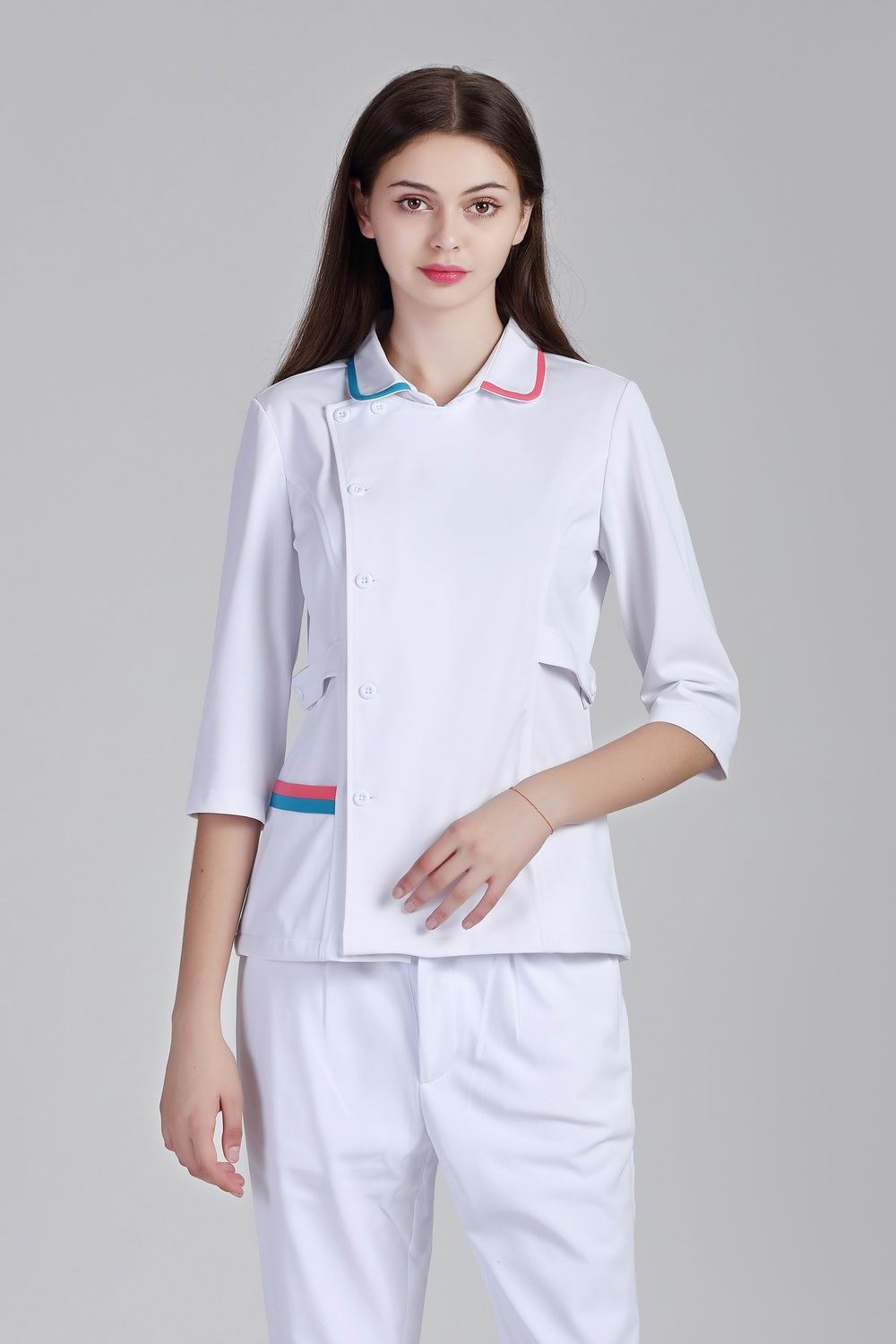 不同颜色的护士服装给人不同感觉